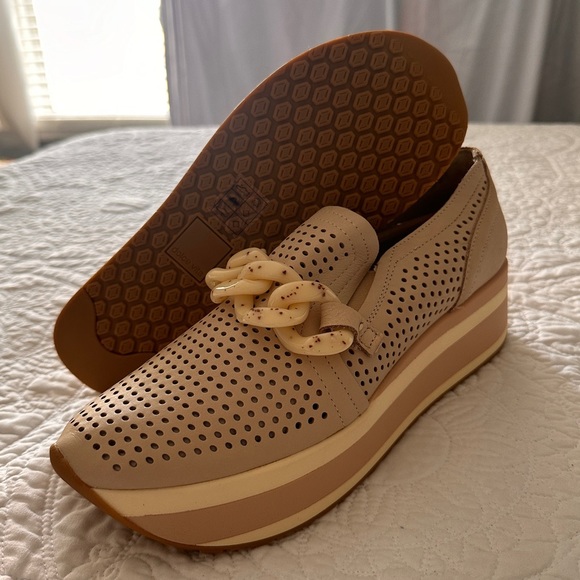 Dolce Vita Women's Jhenee Perforated Sneaker - Picture 2 of 10